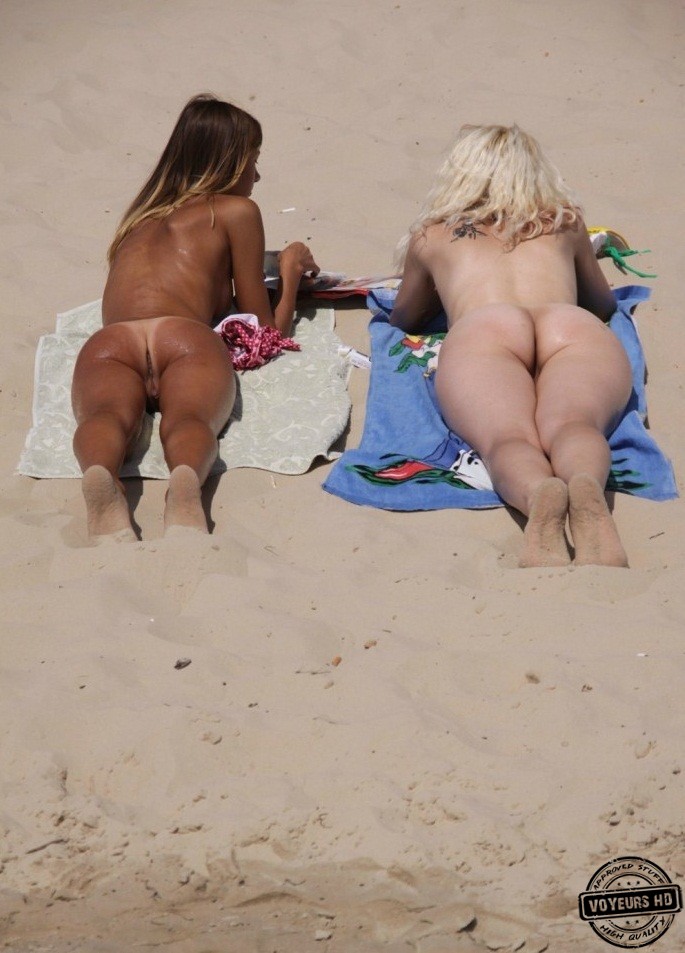Nude Girls Caught On Beach Voye