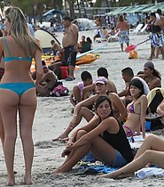 Sexy bikini ass