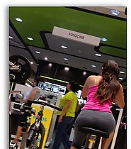 Fitness babe caught in shooping