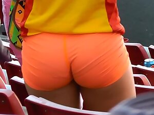 Tight buttocks look like apples in orange shorts