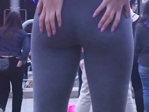 Hot ass dances right in front of me
