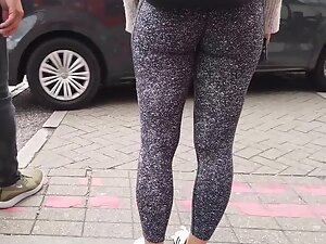 Muscular legs and ass in patterned leggings