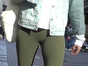 Hot moment when her cameltoe becomes visible