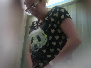 Voyeur peeps on geeky milf while she is pissing