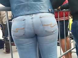 Close look at a big ass in jeans