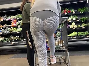 Hot booty in interesting leggings at supermarket