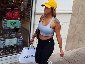 Sporty babe is the full sexy package