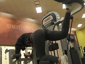 Fittest girl caught by a gym voyeur - Voyeurs HD