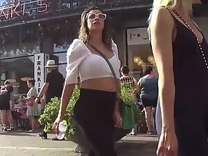 Girl with genetics for doggy style sex