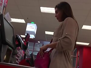 Voyeur's love at first sight in the supermarket