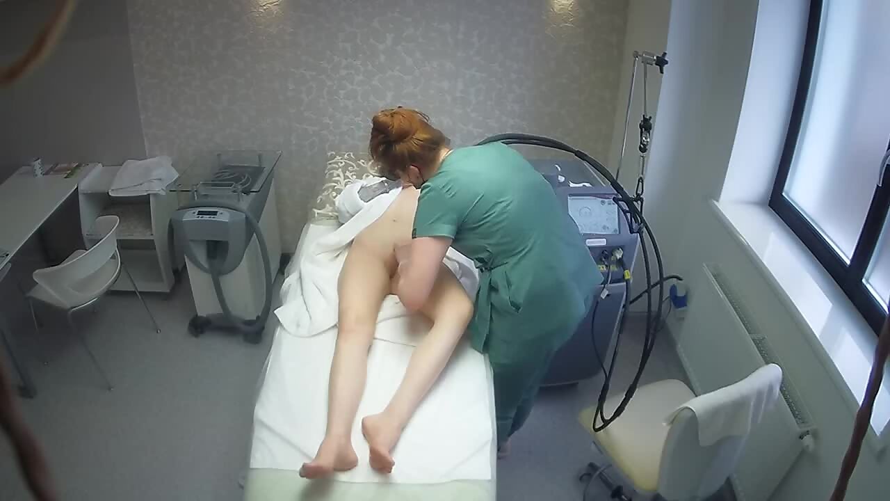 Spying on tattooed girl laughing during asshole depilation