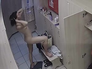 Spying on skinny naked girl in the locker room