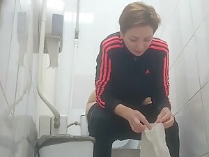 Hidden cam caught short haired woman's shaved pussy in toilet