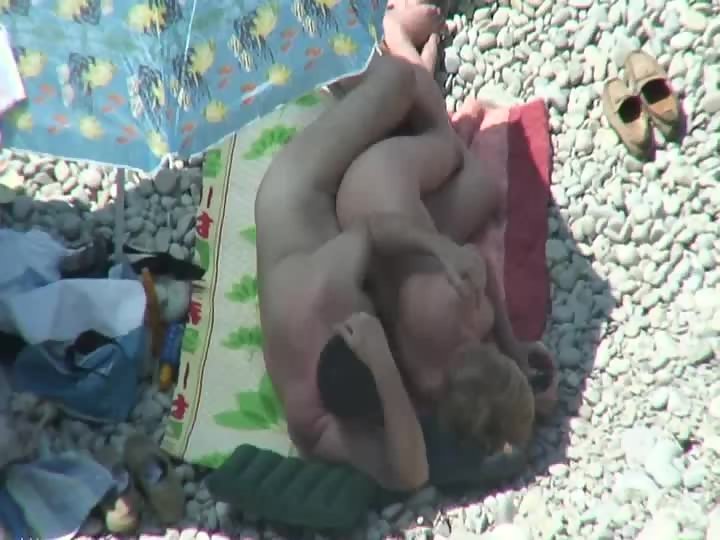 He slowly pushes it in - Voyeurs HD