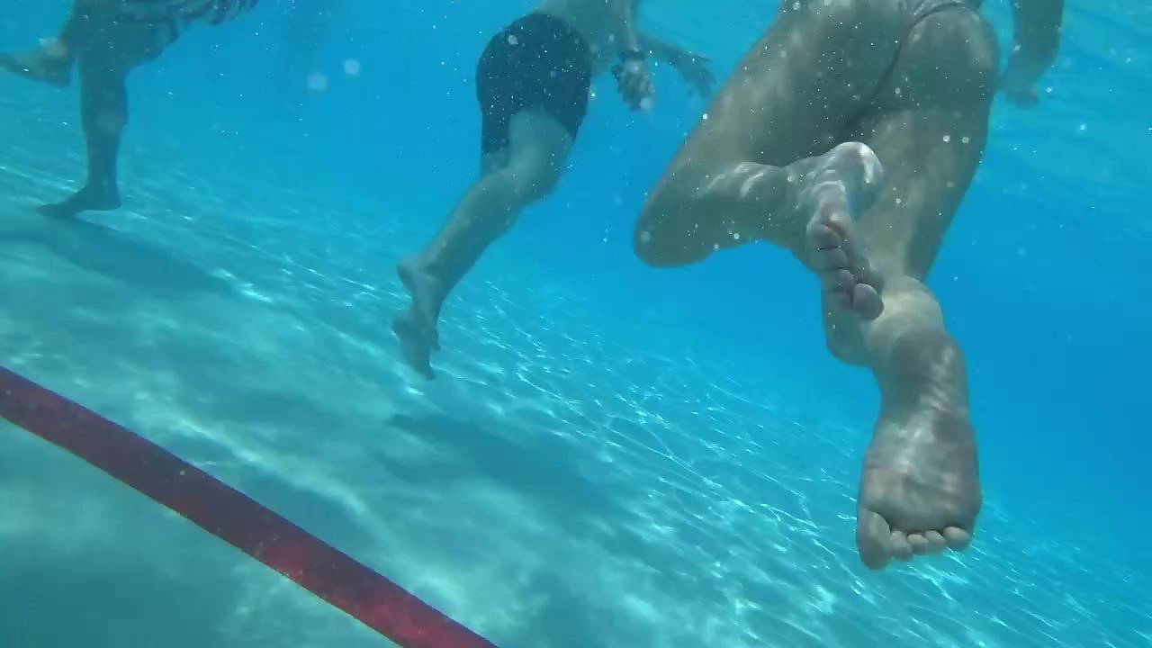Homemade Underwater Nude Videos - Underwater video of hot teen ass during swimming - Voyeurs HD