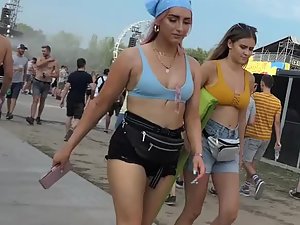 Sexy gypsy kind of girl spotted by voyeur