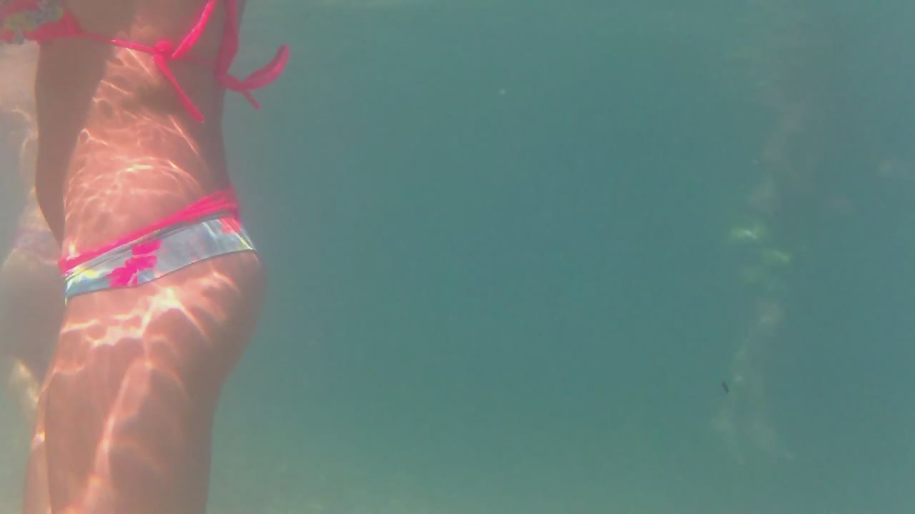 Underwater peep on sexy teens - Voyeurs HD 