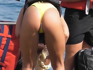 Epic ass and muscular legs noticed by beach voyeur