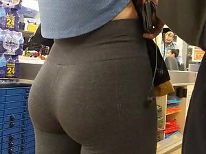 Flawless ass in front of a voyeur at the supermarket