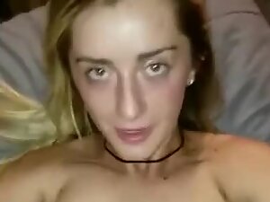 Can't hold the phone and fuck her sensational pussy