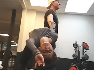 Gym voyeur caught a seductive dance during workout