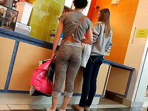 Hot bubbly ass in interesting leggings