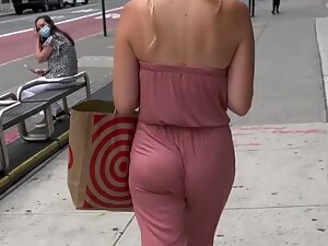 Amazing ass jiggle in loose pants
