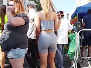 Blonde's ass stands out in festival crowd