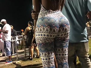 300px x 225px - Massive booty of a hot black girl - Voyeurs HD