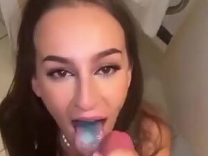 Hottie gets cum in mouth after making sex selfie