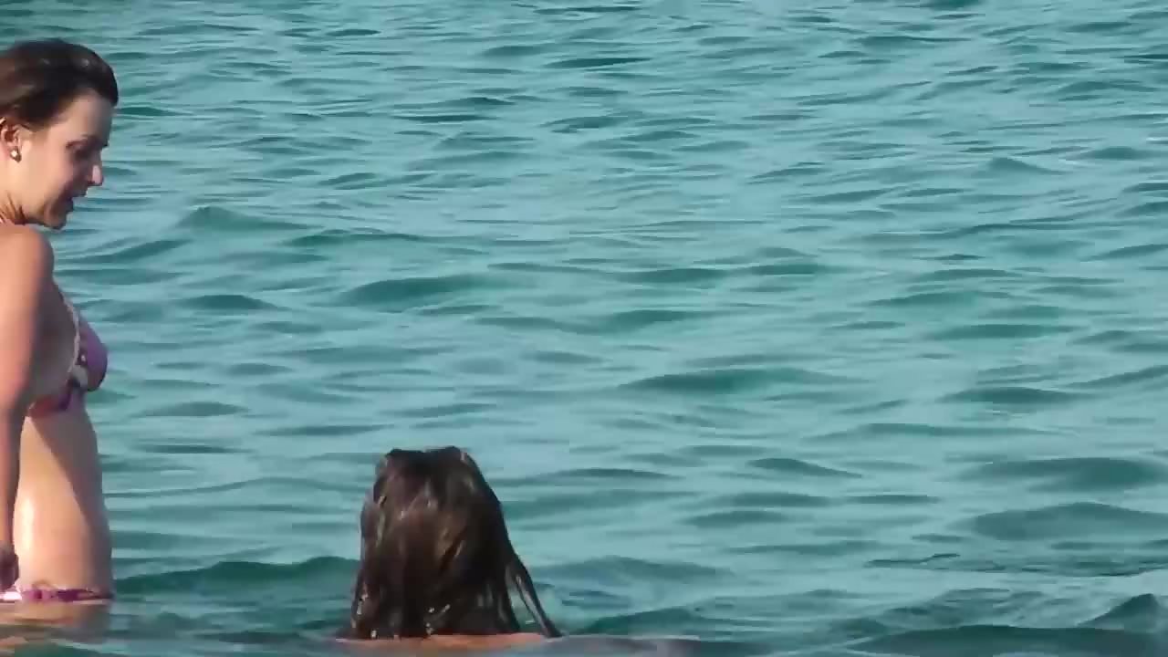 Perfect small tits of a topless girl on the beach - Voyeurs HD