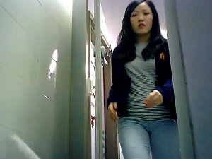 Lovely asian girl peeing and wiping off hairy pussy