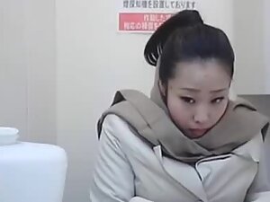 Hidden cam caught her bush get wet from pissing